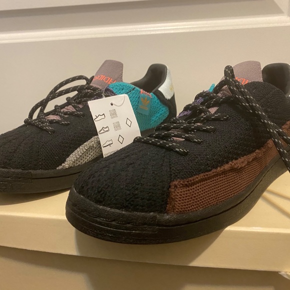 Adidas Pharrell Williams Superstar Shoes - Picture 2 of 13